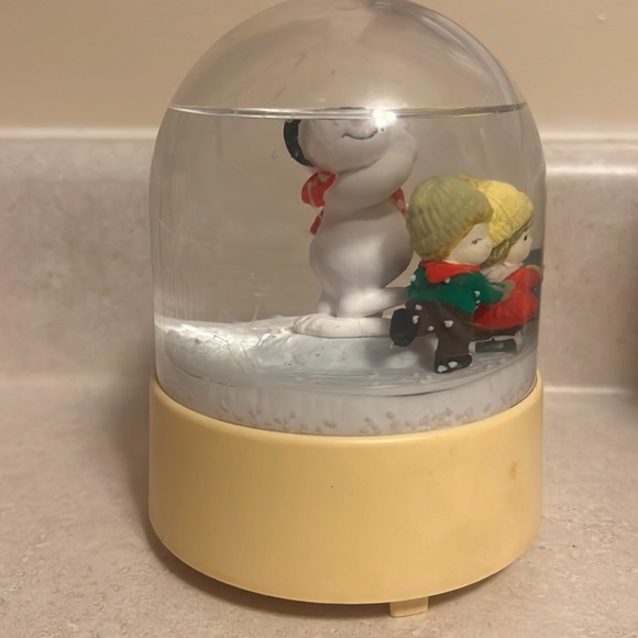 Vintage 1985 MERRILITE Music Box Skaters' Snowman Wind up Snow Globe. - Picture 3 of 6